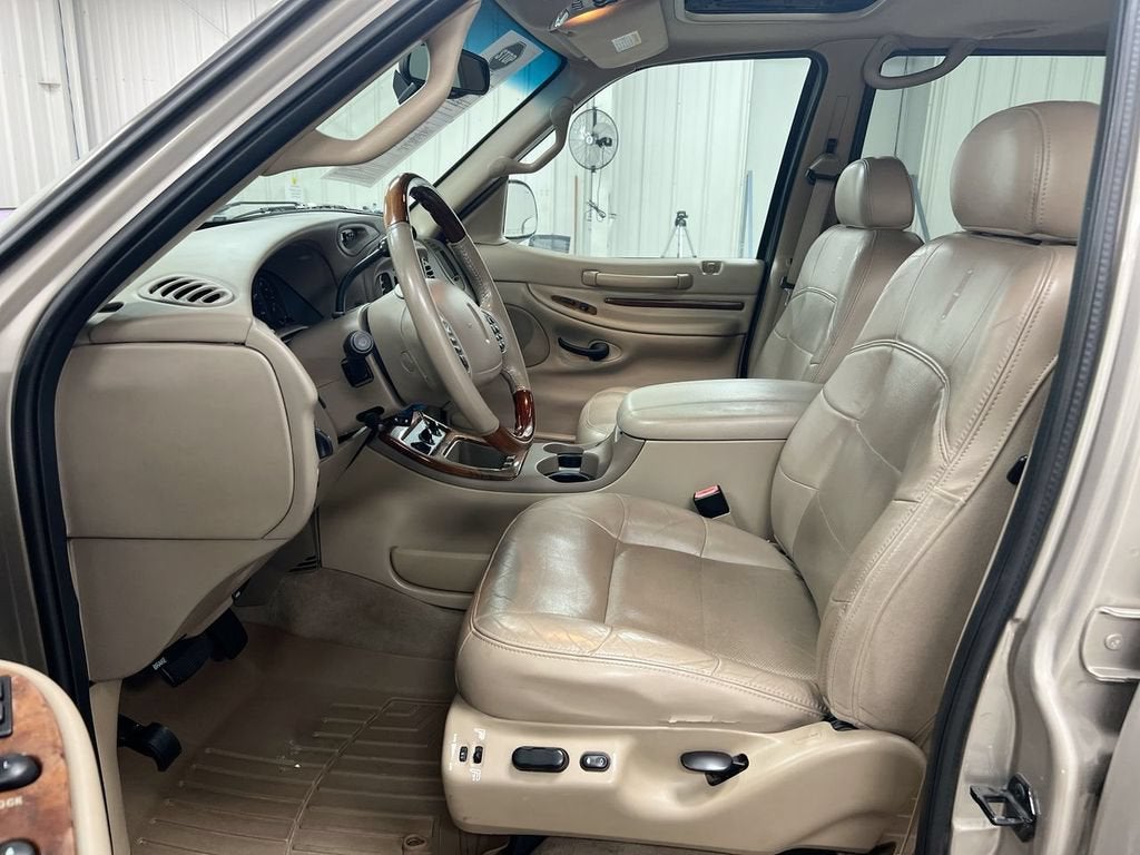 2001 Lincoln Navigator Base