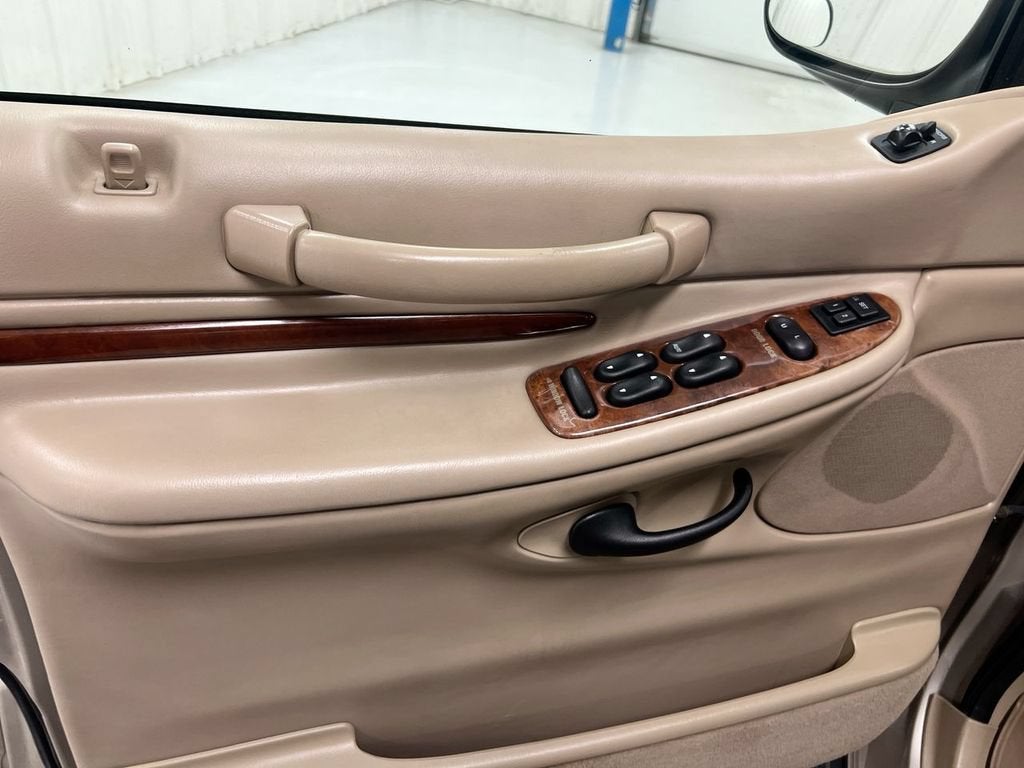 2001 Lincoln Navigator Base