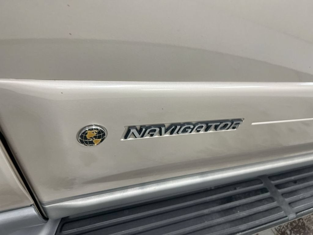 2001 Lincoln Navigator Base