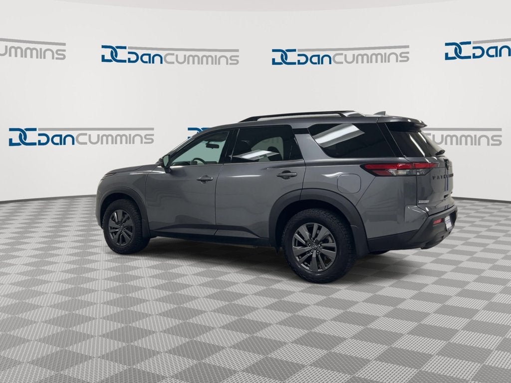 2024 Nissan Pathfinder SV