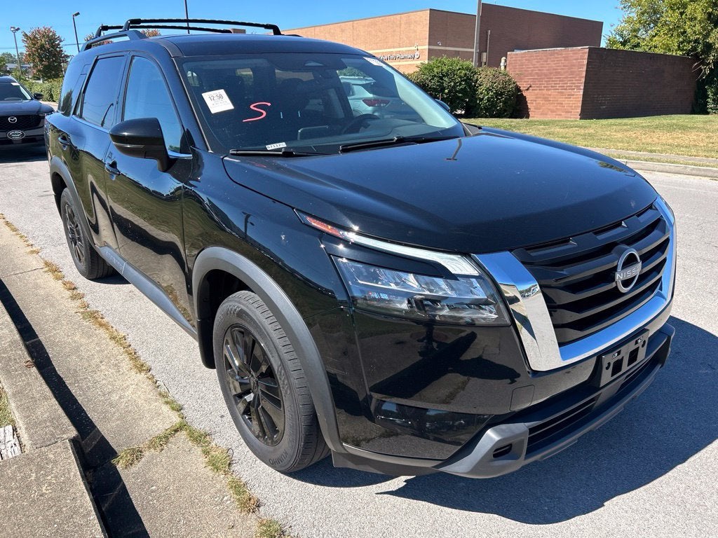 2024 Nissan Pathfinder SV