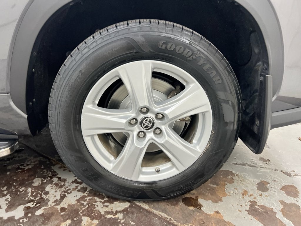 2022 Toyota Highlander LE