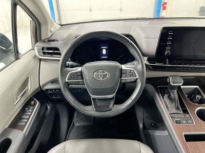 2024 Toyota Sienna XLE