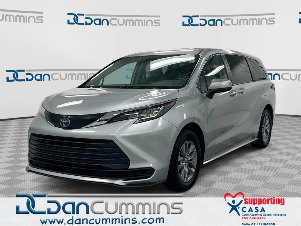 2023 Toyota Sienna LE