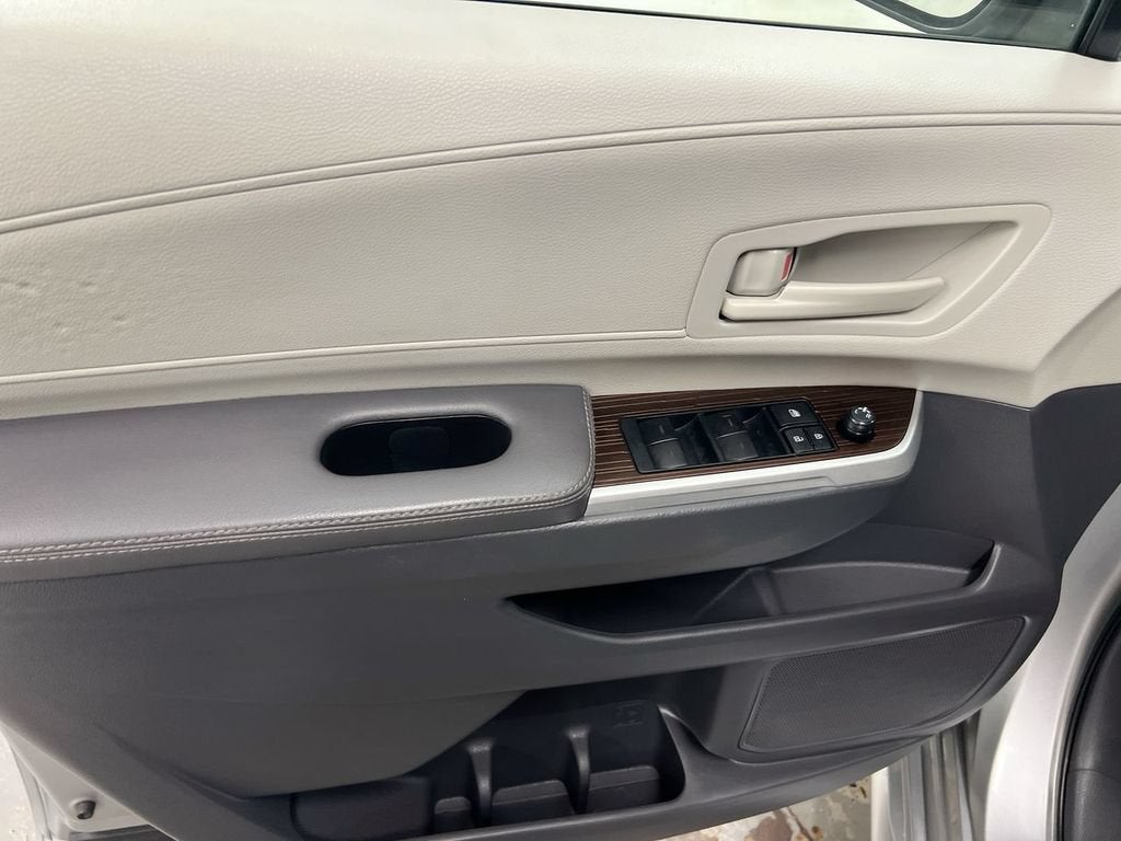 2023 Toyota Sienna LE