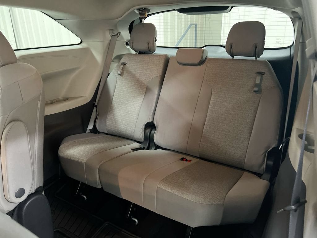 2023 Toyota Sienna LE