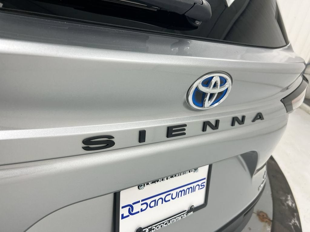 2023 Toyota Sienna LE