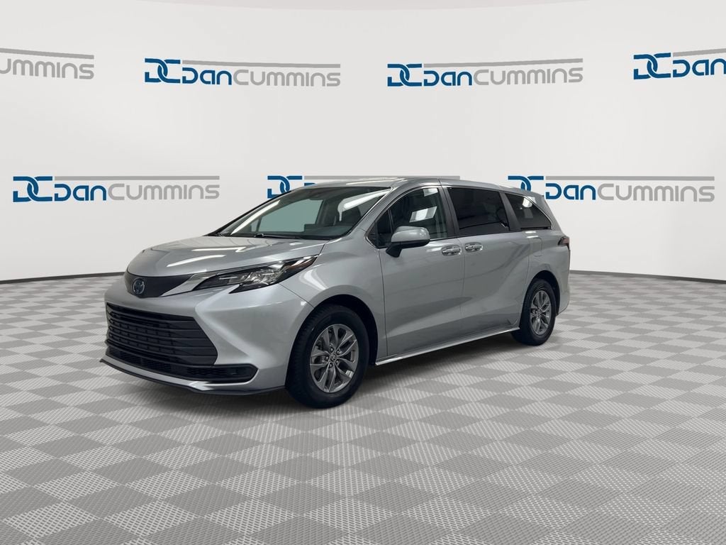 2023 Toyota Sienna LE