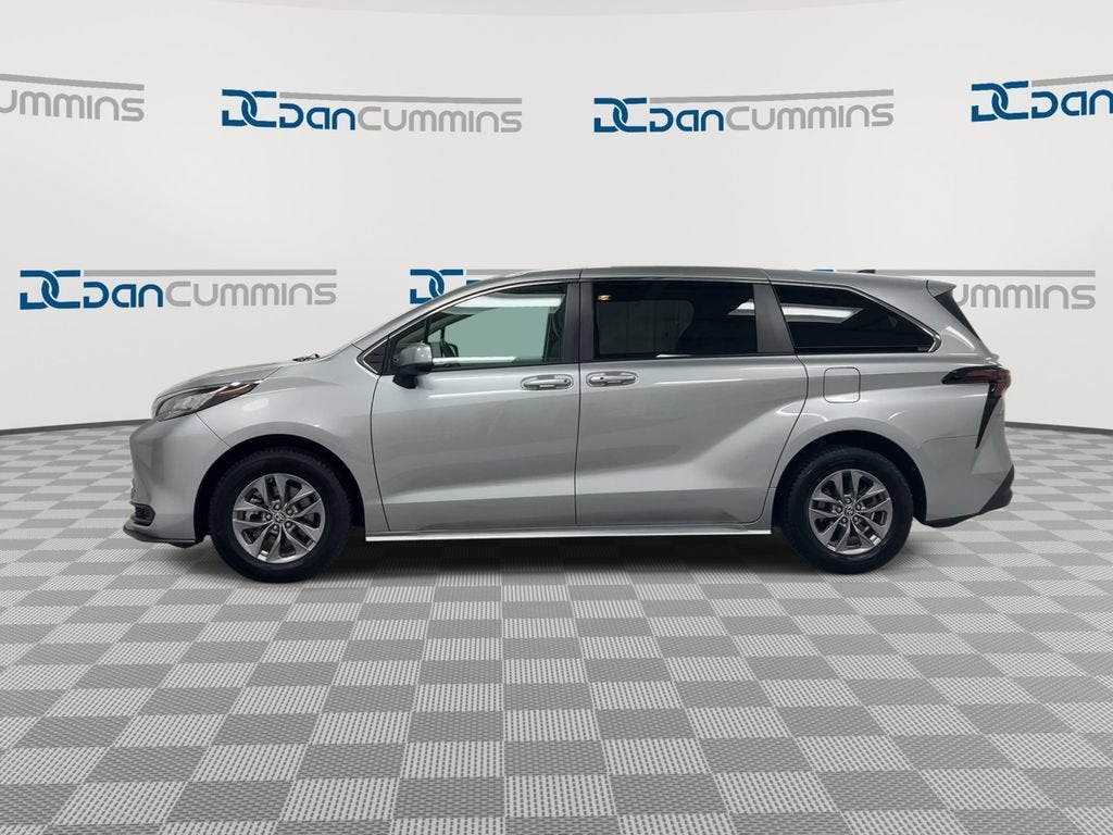 2023 Toyota Sienna LE