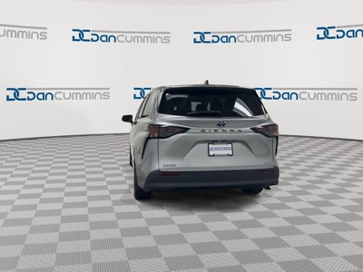 2023 Toyota Sienna LE