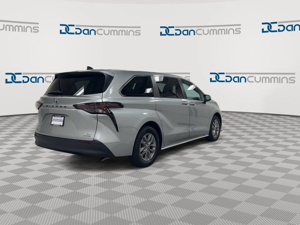 2023 Toyota Sienna LE