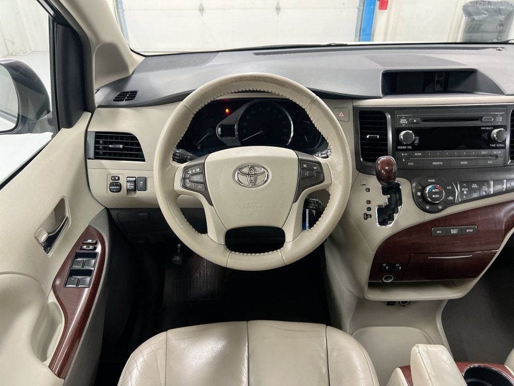 2013 Toyota Sienna XLE AAS