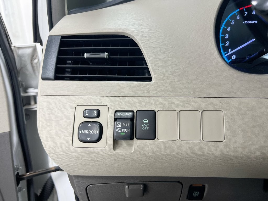 2013 Toyota Sienna XLE AAS