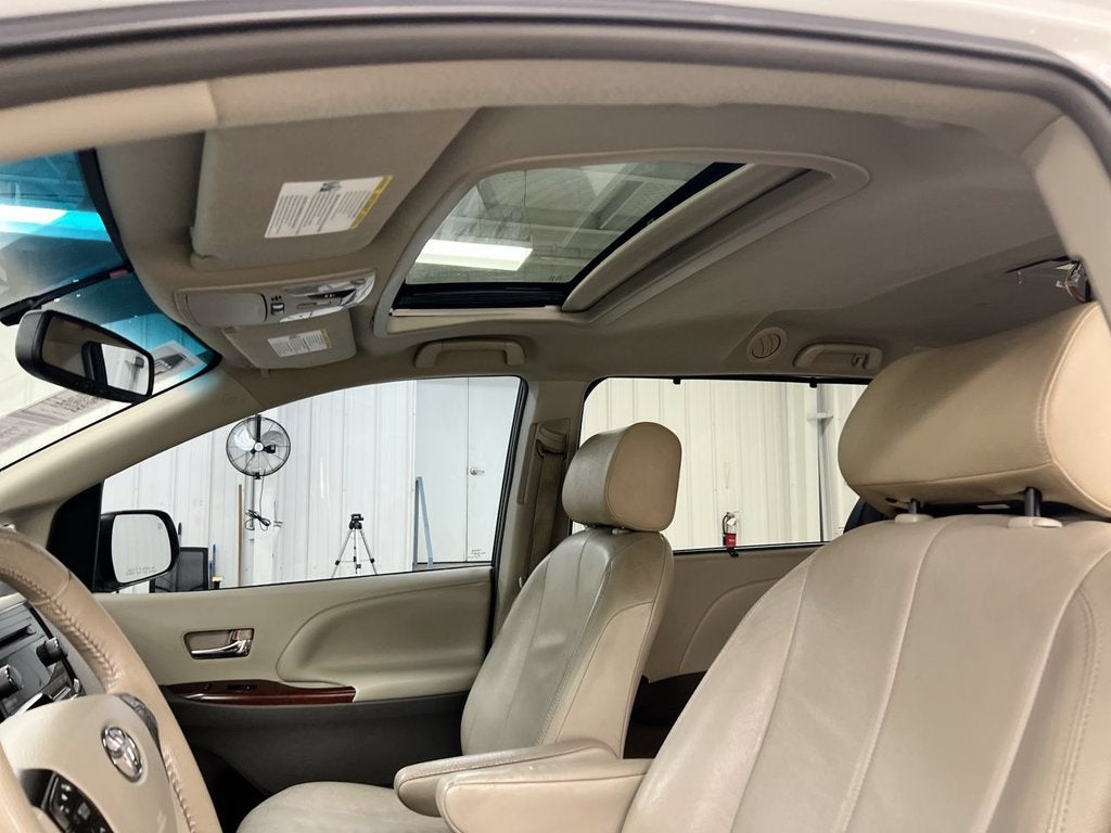 2013 Toyota Sienna XLE AAS