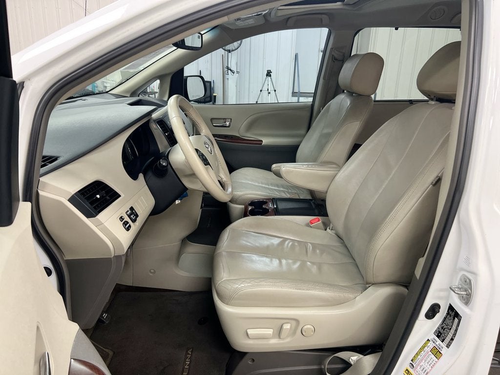 2013 Toyota Sienna XLE AAS