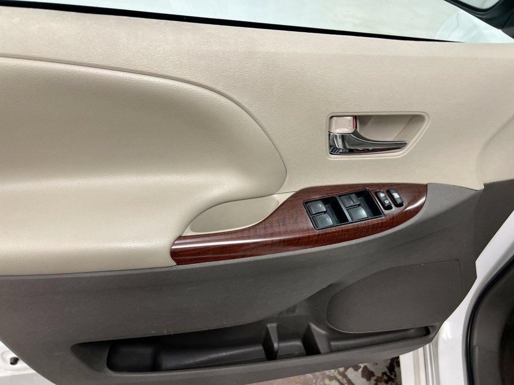 2013 Toyota Sienna XLE AAS
