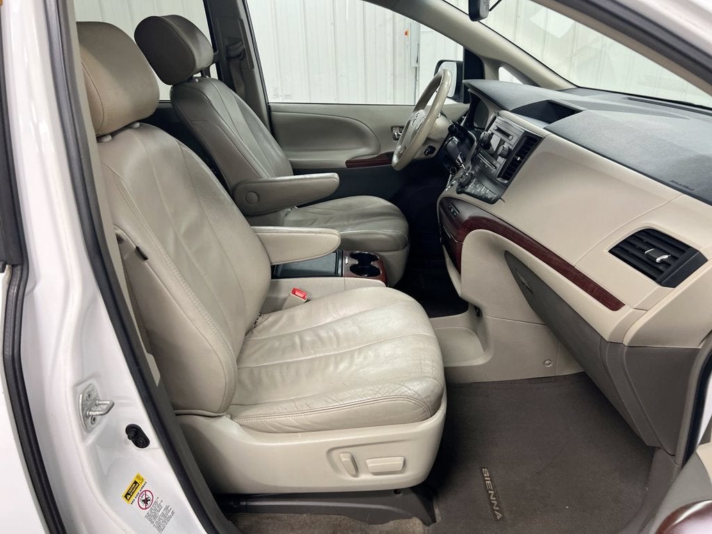 2013 Toyota Sienna XLE AAS