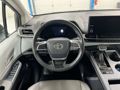2025 Toyota Sienna XLE