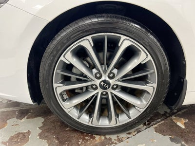 2019 Kia Cadenza Technology