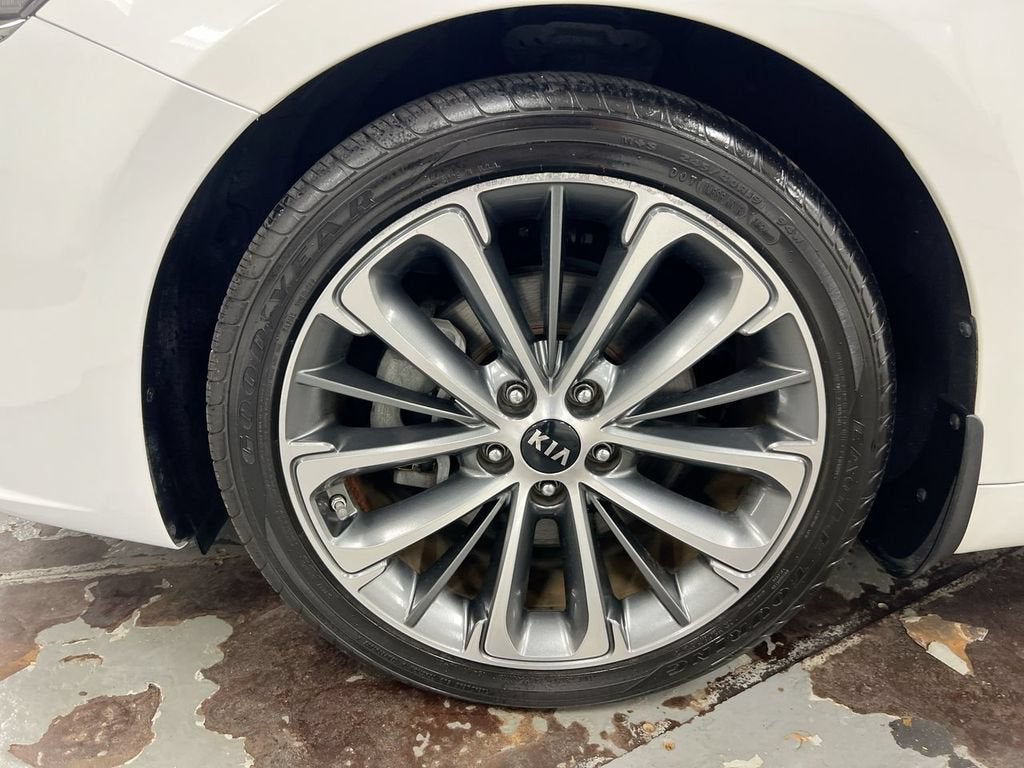 2019 Kia Cadenza Technology