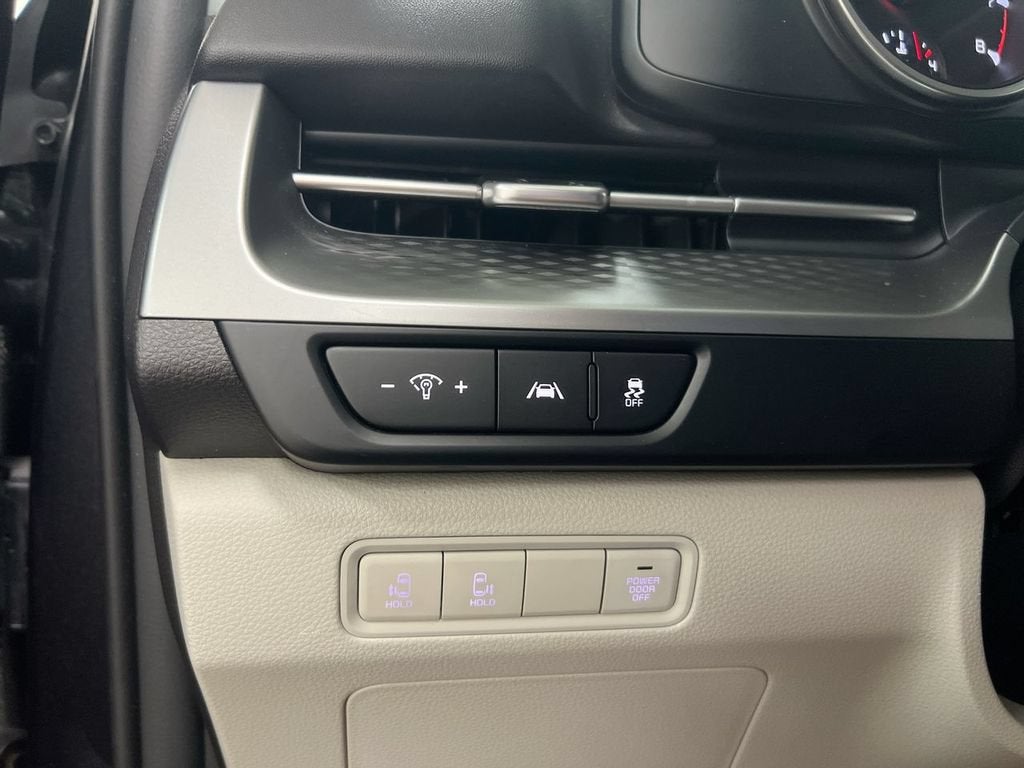 2023 Kia Carnival LX