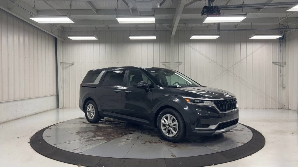 2023 Kia Carnival LX