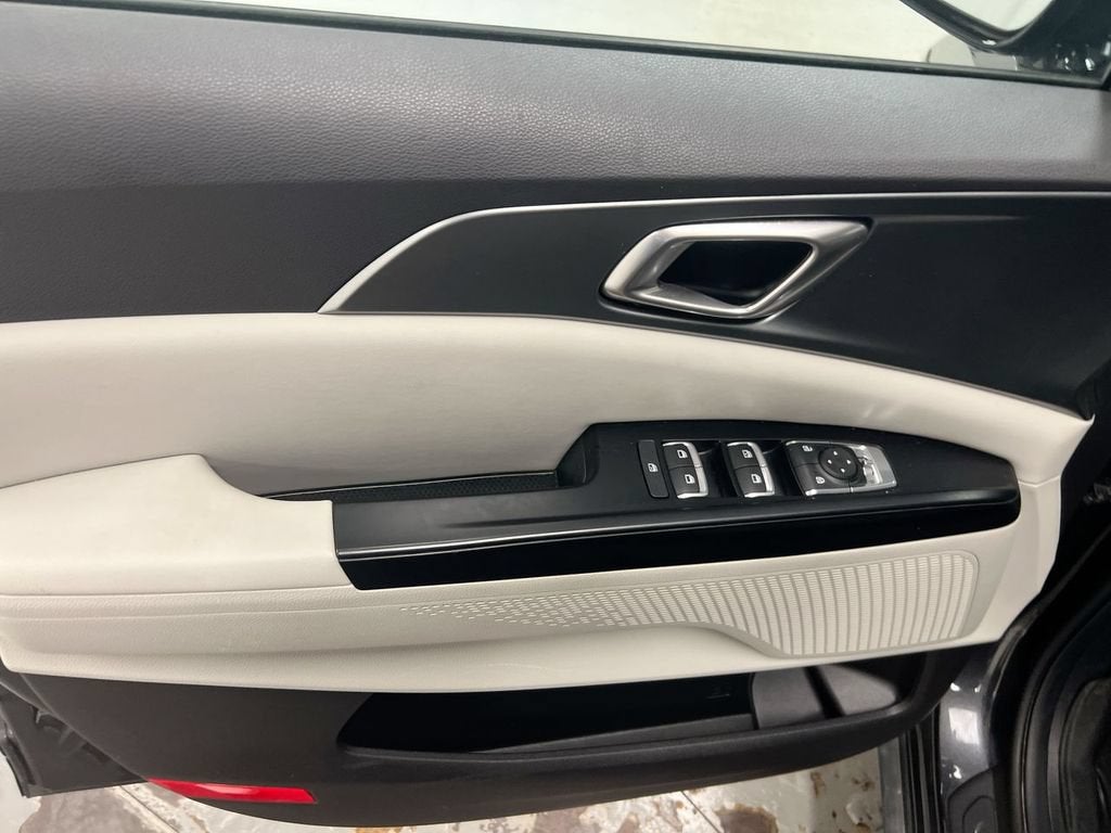 2023 Kia Carnival LX