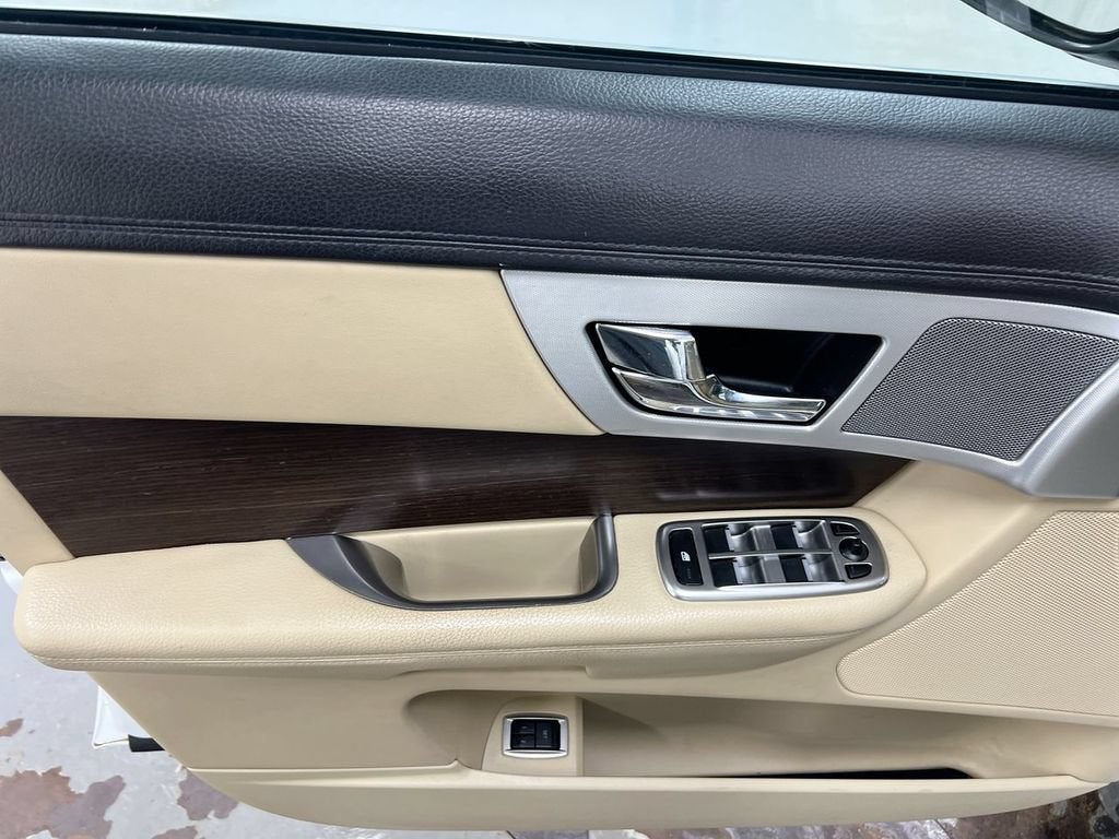 2012 Jaguar XF Base