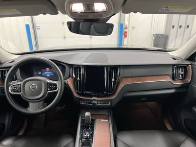 2023 Volvo XC60 Plus Dark Theme
