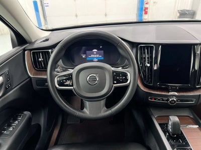 2023 Volvo XC60 Plus Dark Theme