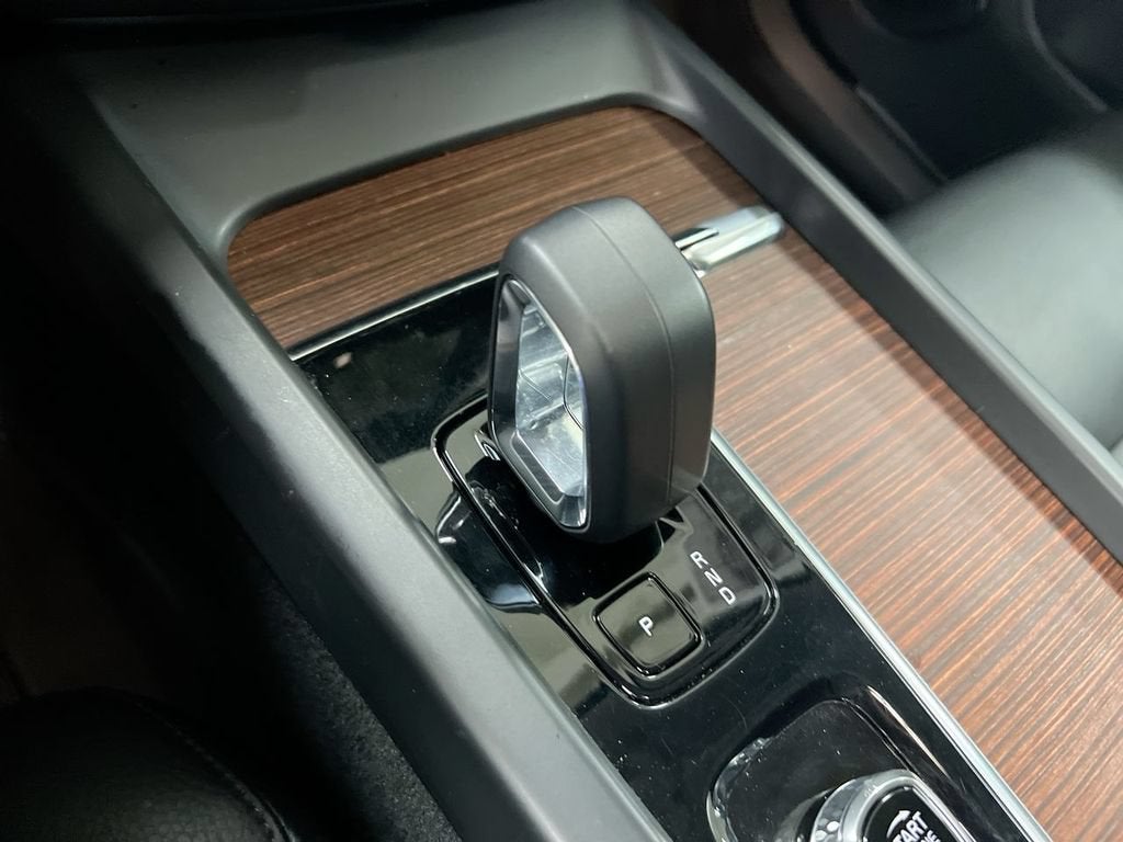2023 Volvo XC60 Plus Dark Theme