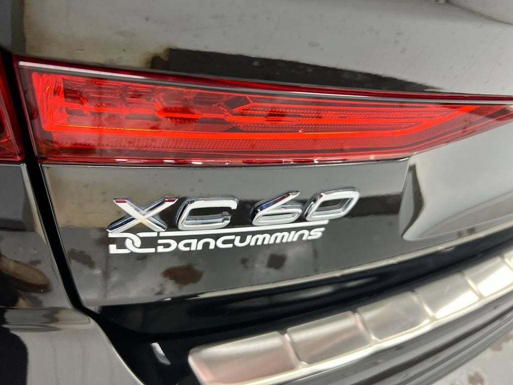 2023 Volvo XC60 Plus Dark Theme