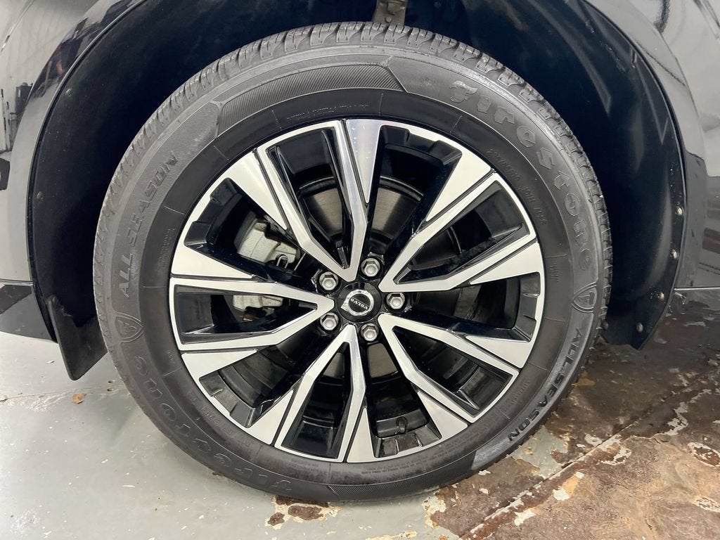 2023 Volvo XC60 Plus Dark Theme