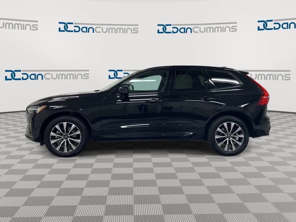 2023 Volvo XC60 Plus Dark Theme
