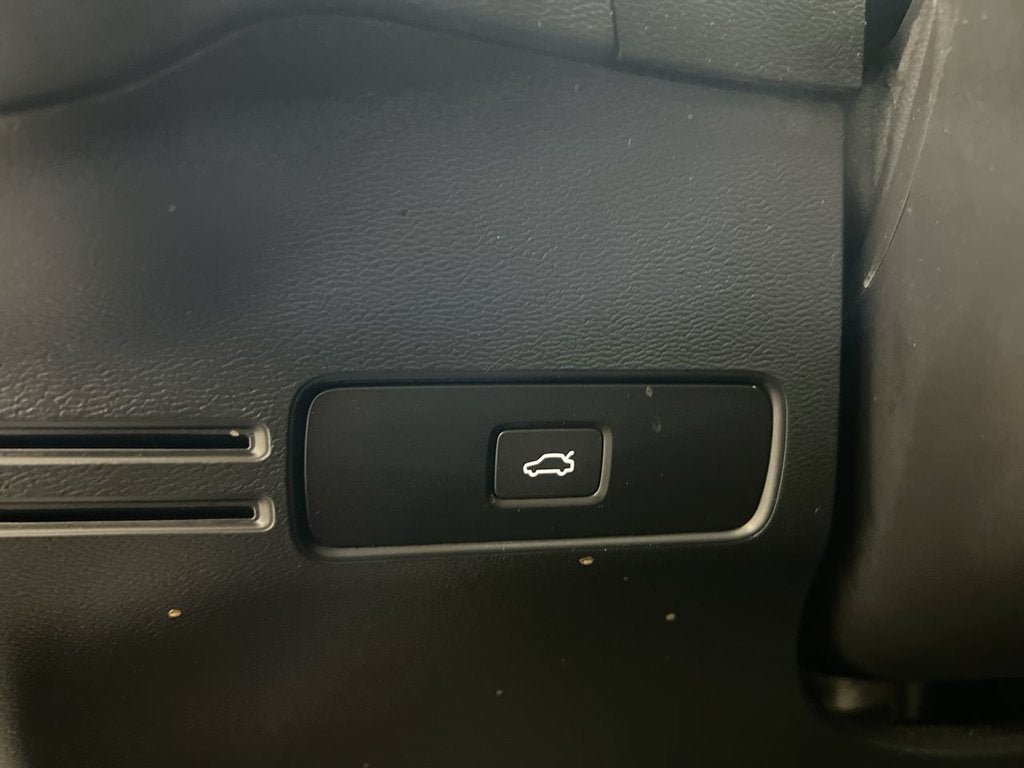 2024 Volvo XC40 Core Bright Theme