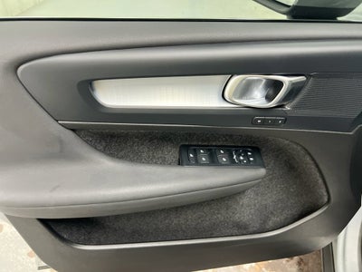 2024 Volvo XC40 Core Bright Theme