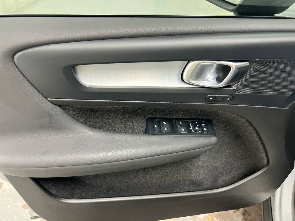2024 Volvo XC40 Core Bright Theme
