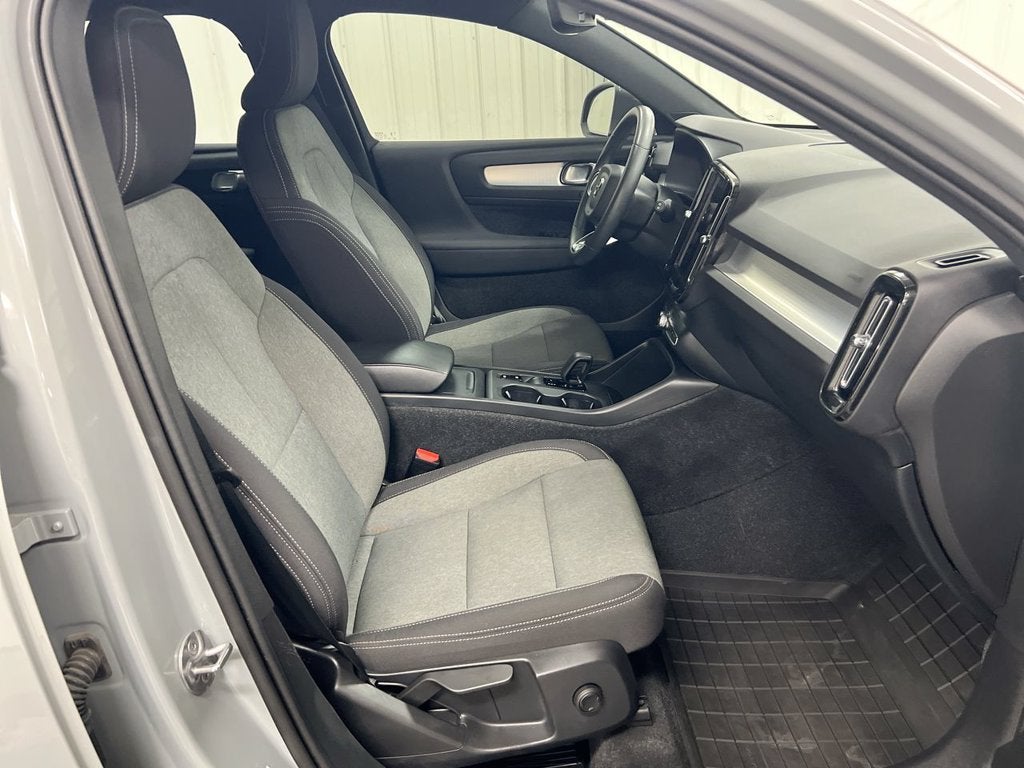 2024 Volvo XC40 Core Bright Theme
