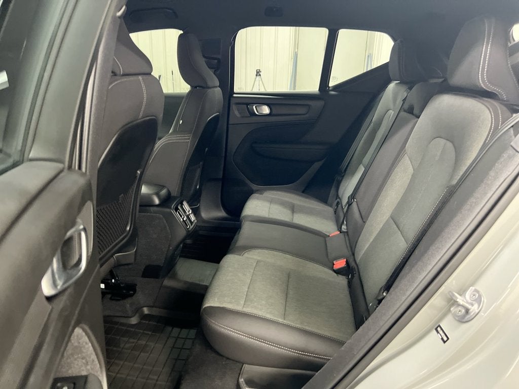 2024 Volvo XC40 Core Bright Theme