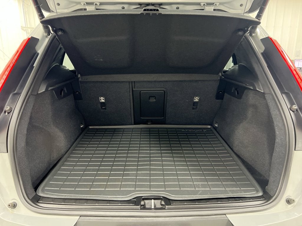 2024 Volvo XC40 Core Bright Theme