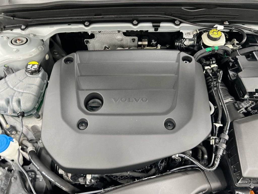 2024 Volvo XC40 Core Bright Theme