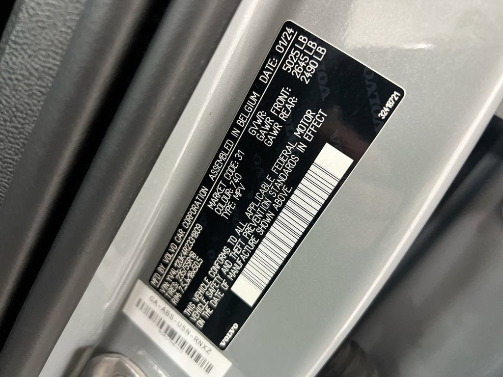2024 Volvo XC40 Core Bright Theme