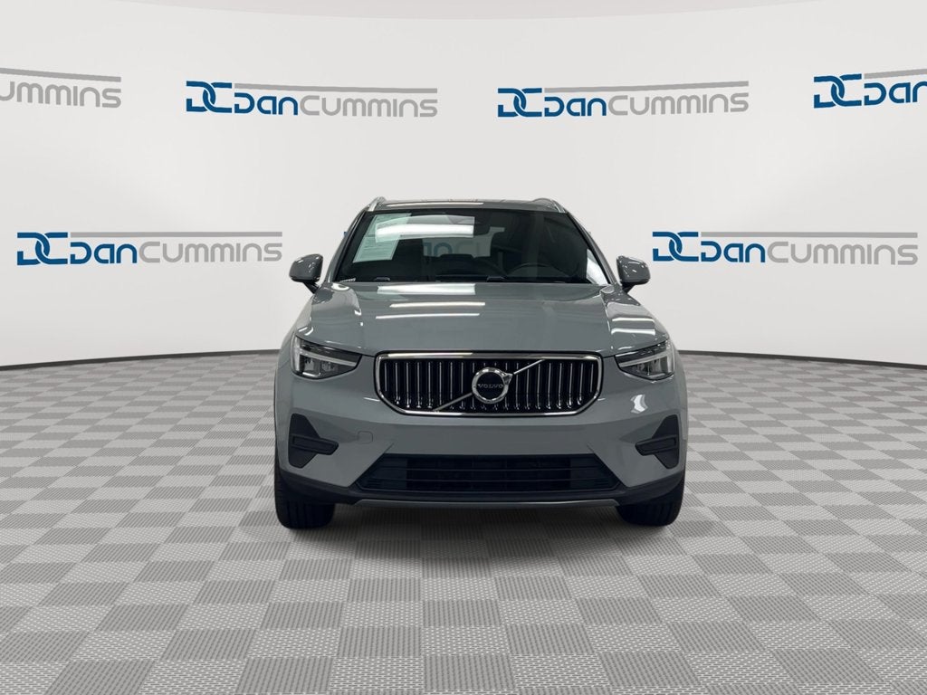 2024 Volvo XC40 Core Bright Theme
