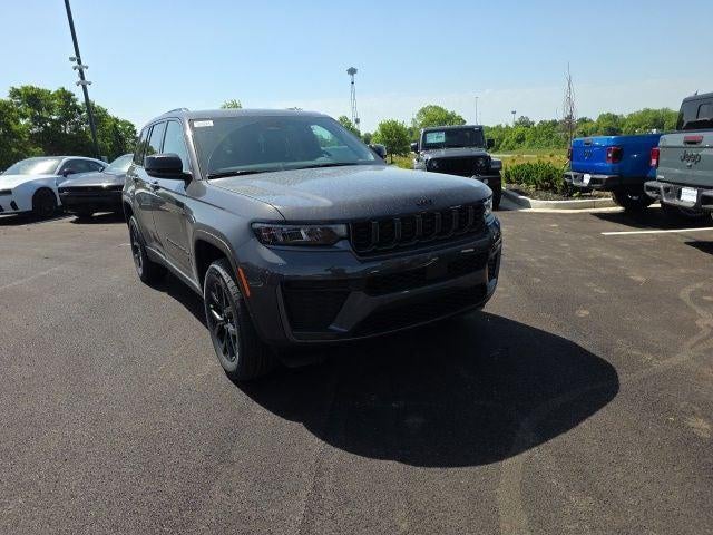 2026 Jeep Grand Cherokee Laredo Altitude