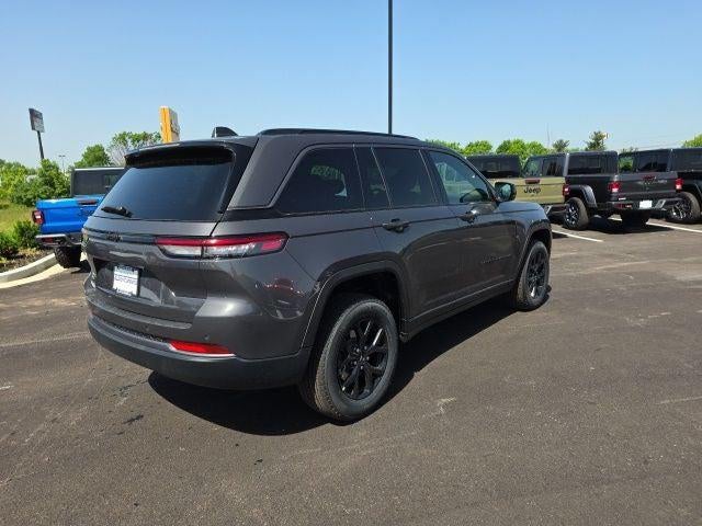 2026 Jeep Grand Cherokee Laredo Altitude