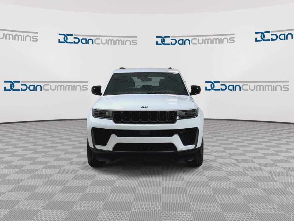 2026 Jeep Grand Cherokee Laredo Altitude