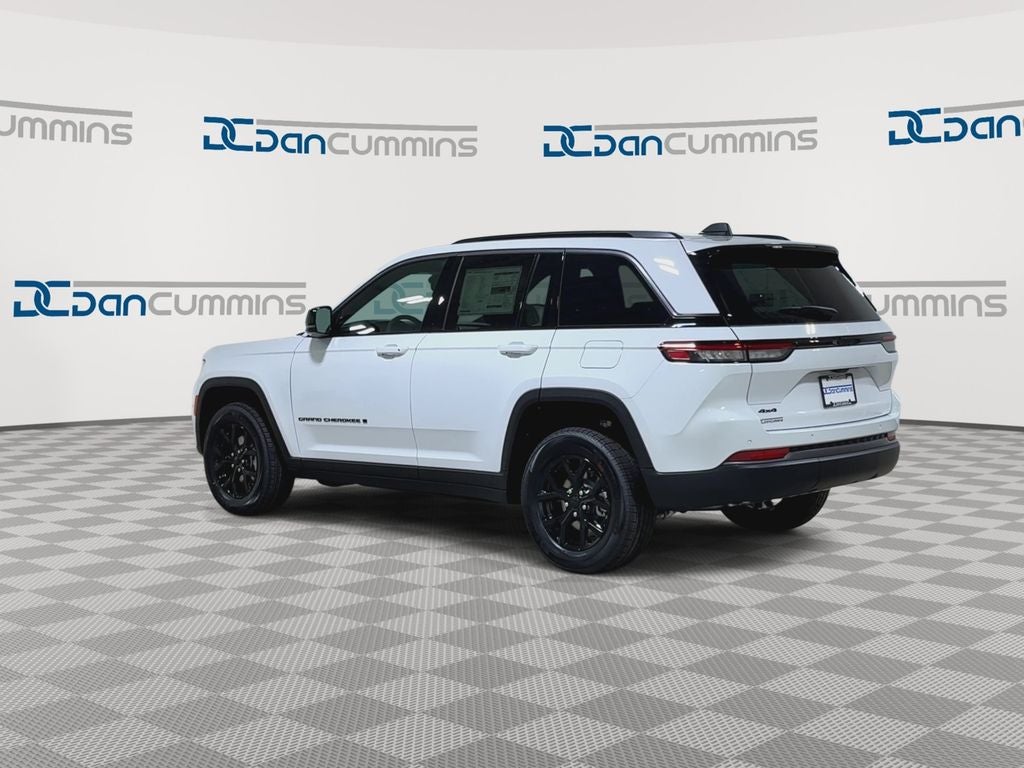 2026 Jeep Grand Cherokee Laredo Altitude