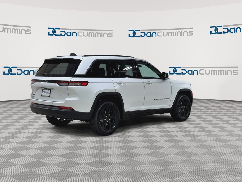 2026 Jeep Grand Cherokee Laredo Altitude