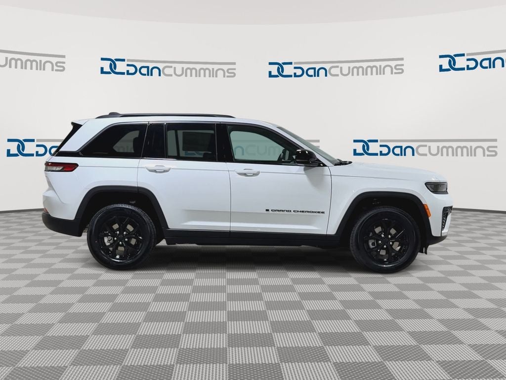 2026 Jeep Grand Cherokee Laredo Altitude
