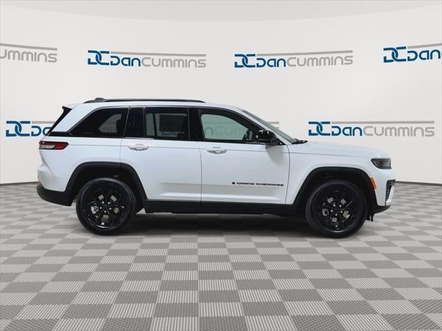 2026 Jeep Grand Cherokee Laredo Altitude